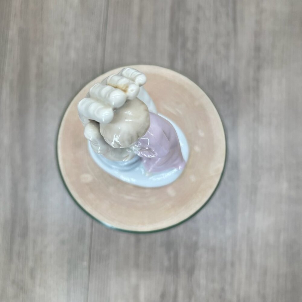 VTG 1983 Roman Palm of My Hand Child Figurine Porcelain Religious Glossy Lilac - Picture 7 of 10